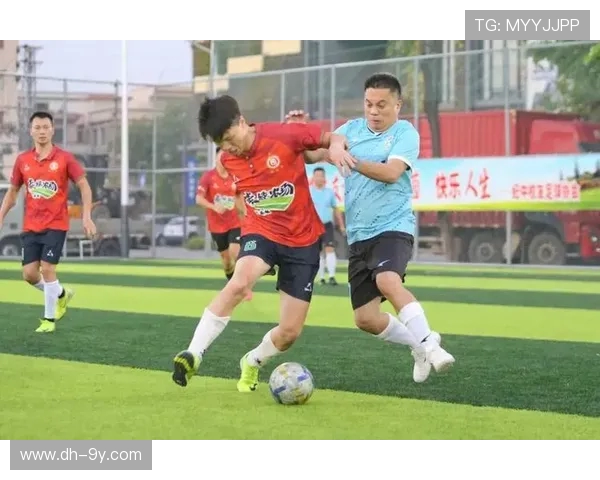 足球赛场惊心动魄超车瞬间点燃全场激情上演巅峰对决瞬息精彩时刻